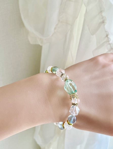 水晶とフローライト✨目覚めと癒しブレスレット✨