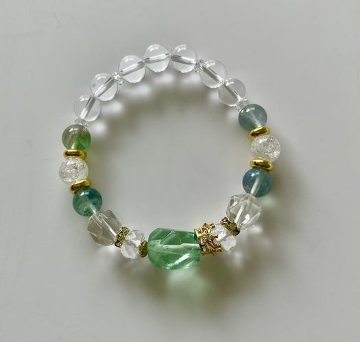 水晶とフローライト✨目覚めと癒しブレスレット✨