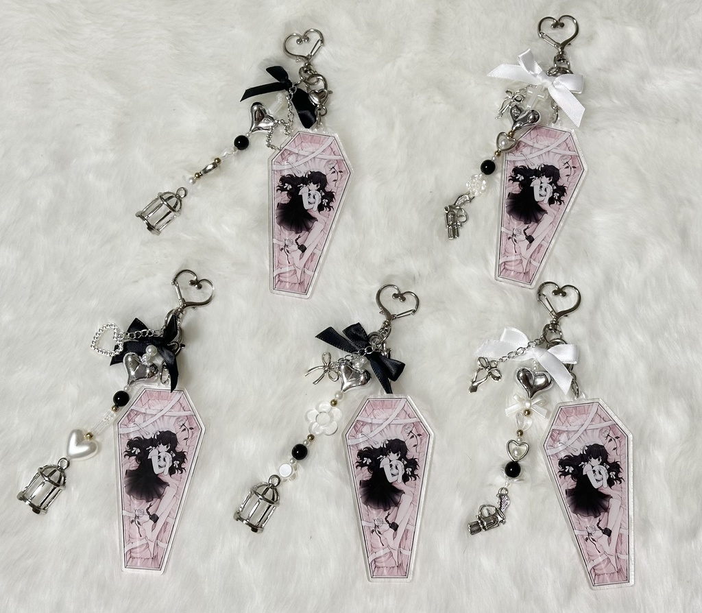 💀🗝️チャーム付きアクリルキーホルダー COFFIN - Rosie & Olivia