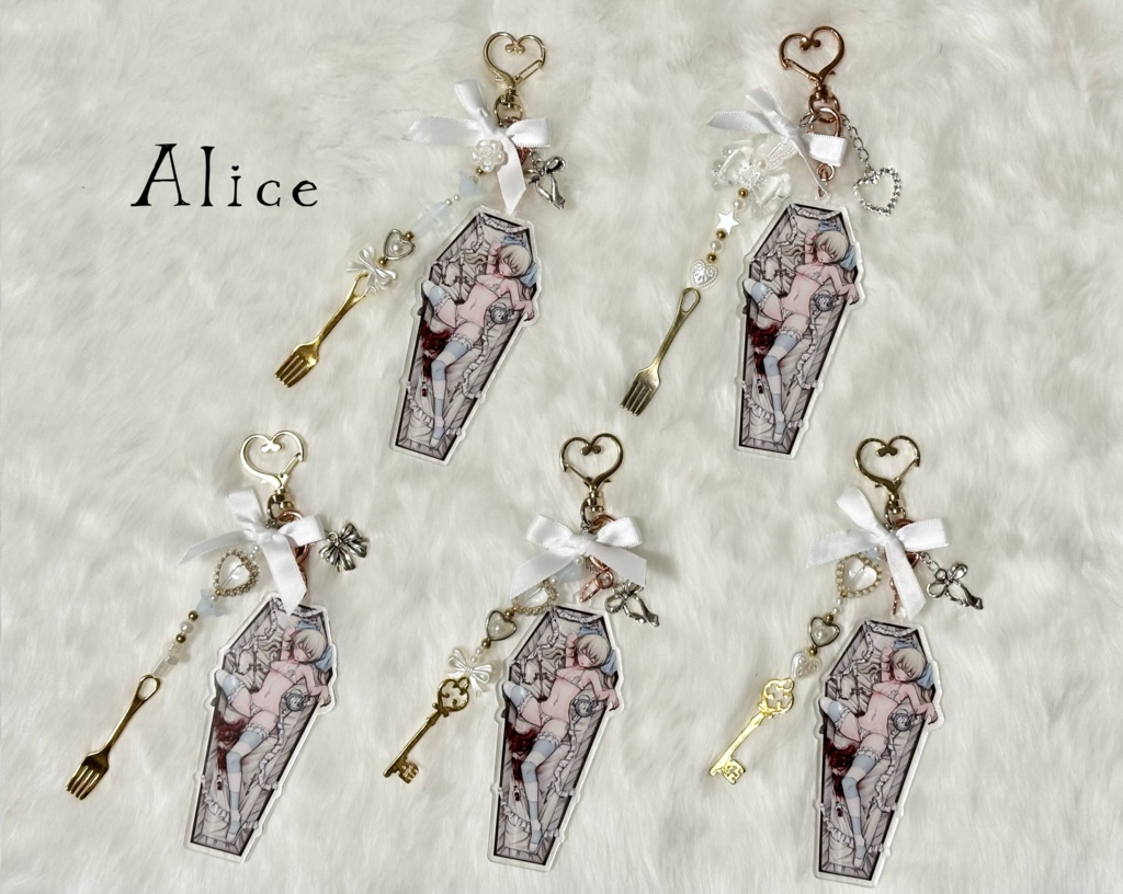 🐚🍽️チャーム付きアクリルキーホルダー COFFIN - Uterus & Alice