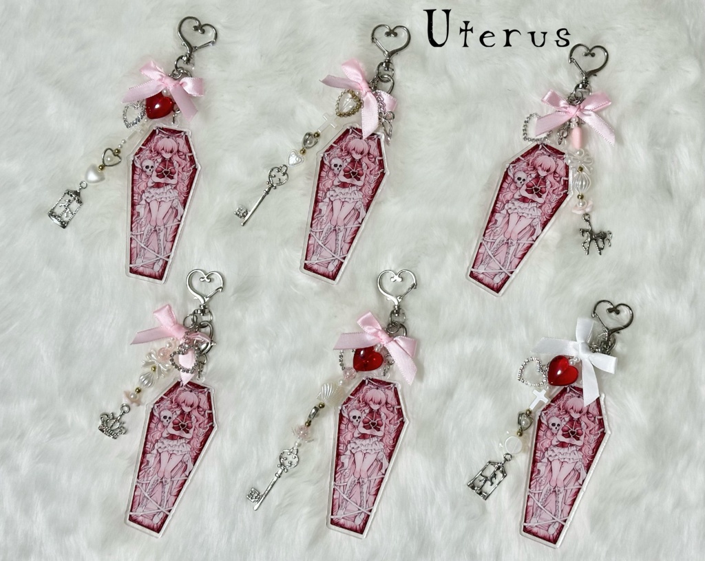 🐚🍽️チャーム付きアクリルキーホルダー COFFIN - Uterus & Alice