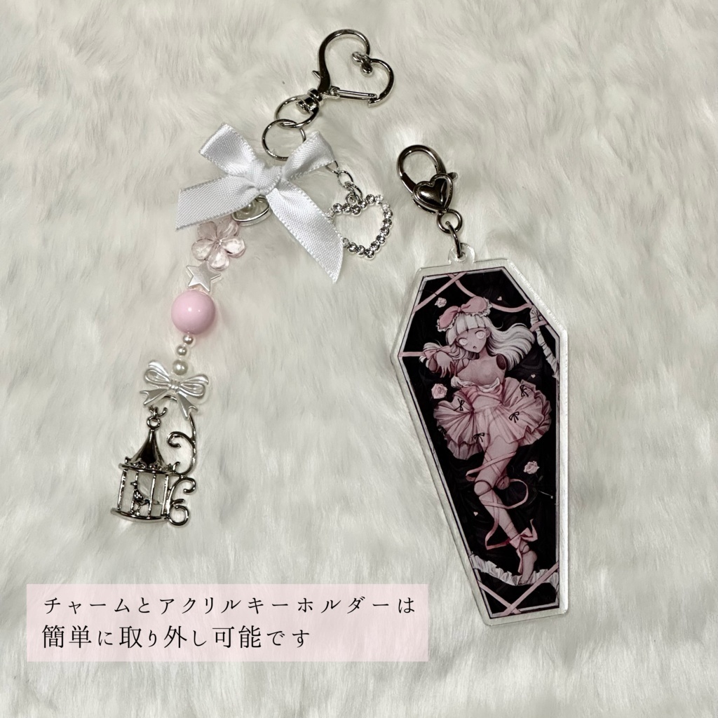 🐚🍽️チャーム付きアクリルキーホルダー COFFIN - Uterus & Alice