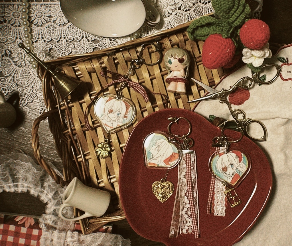 🍽️🎯ミニ原画キーホルダー A piece of a girl - Gift Alice&Natalia