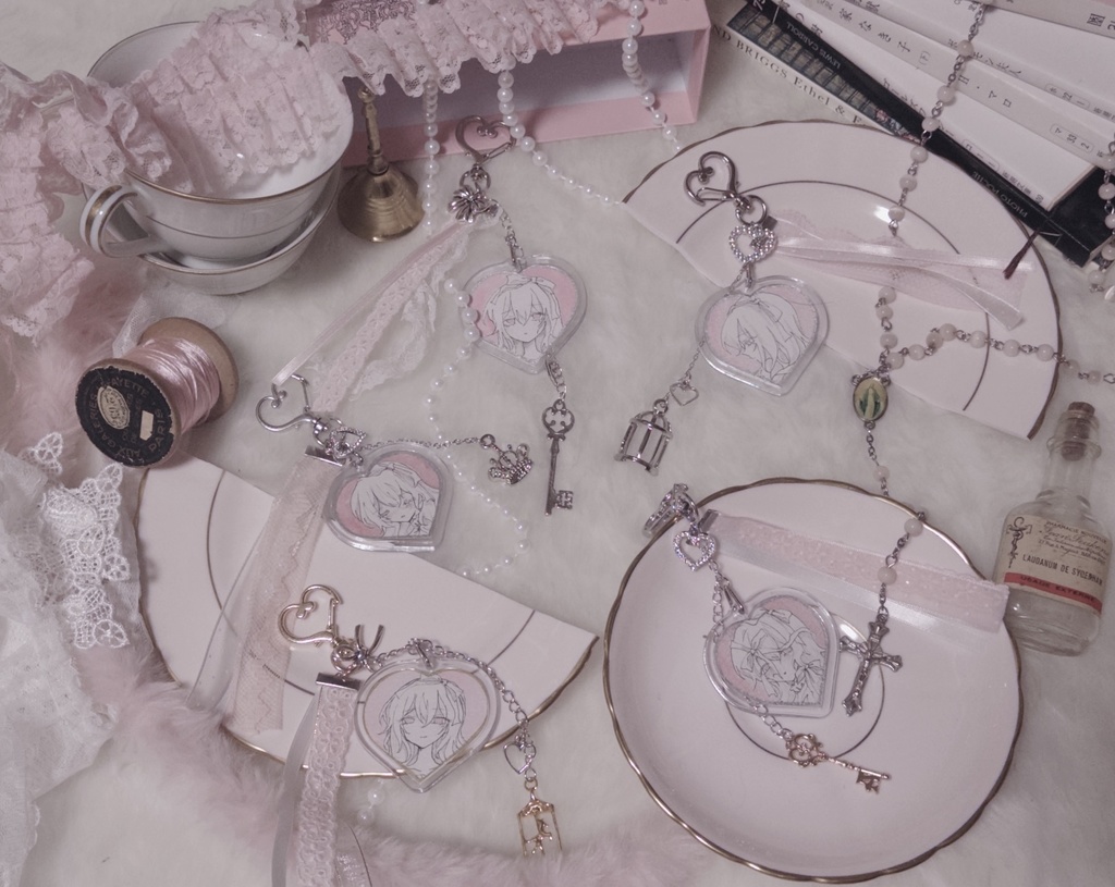 💀🥄ミニ原画キーホルダー A piece of a girl - Rosie&Beatrice