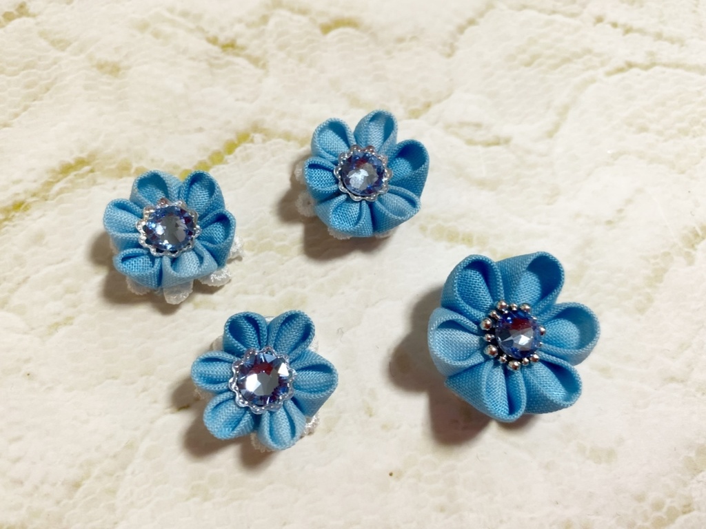 つまみ細工のぬいサイズクリップ(水色)