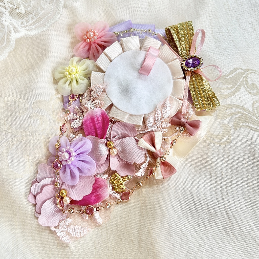 ラプンツェルのロゼット ピンク 紫 お花のプリンセス 缶バッジ バースデーシールにも