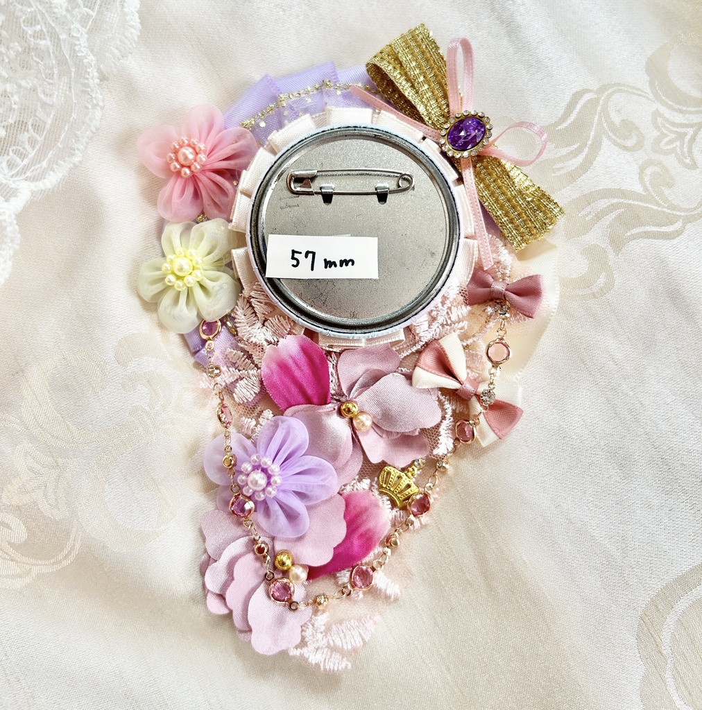 ラプンツェルのロゼット ピンク 紫 お花のプリンセス 缶バッジ バースデーシールにも