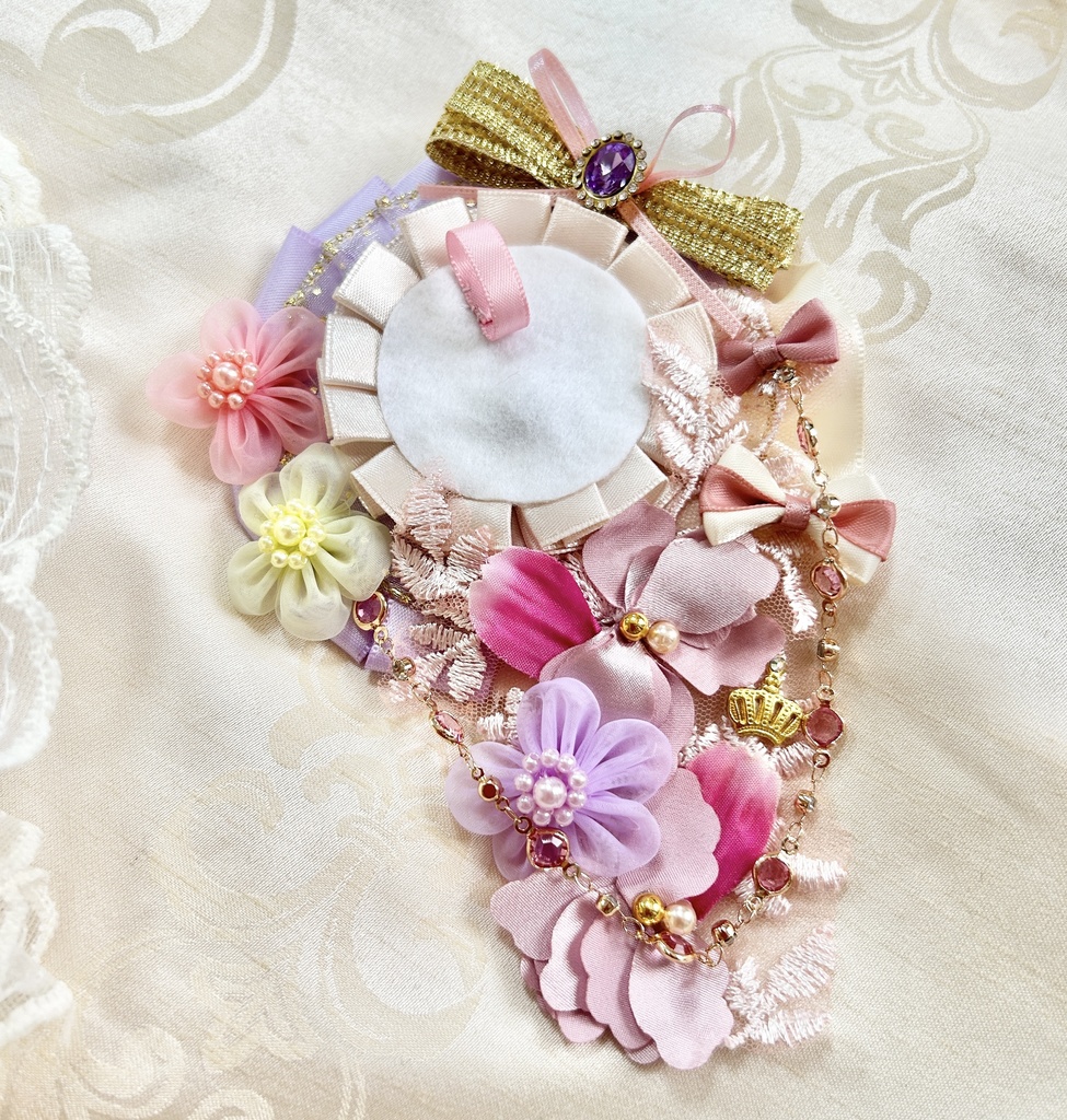 ラプンツェルのロゼット ピンク 紫 お花のプリンセス 缶バッジ バースデーシールにも