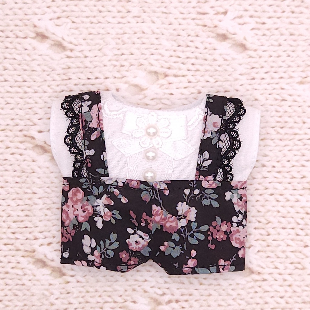 花柄のサロペット ③