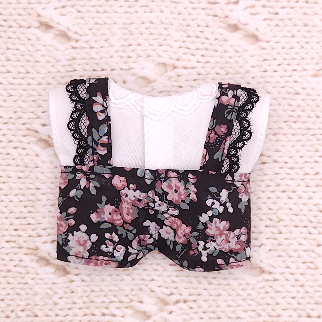 花柄のサロペット ③