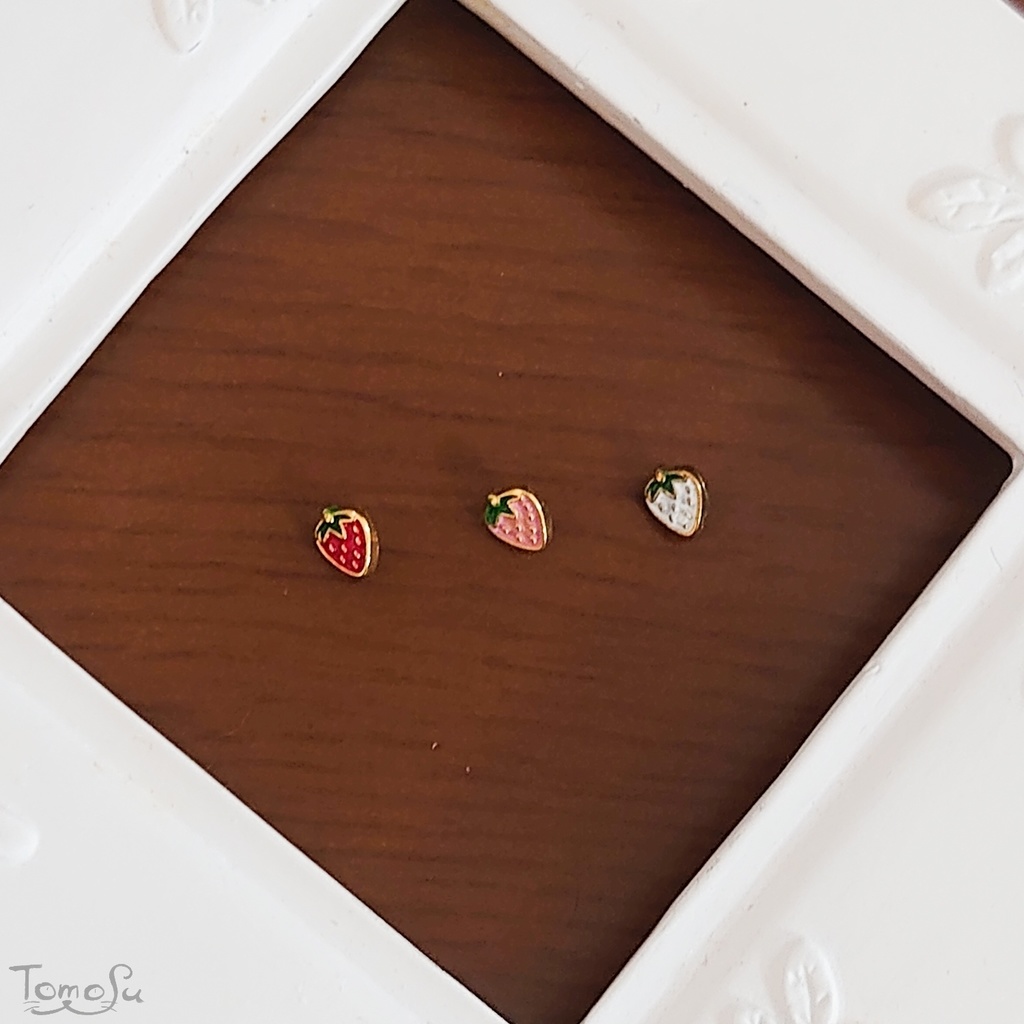 11cmサイズのいちごエプロンワンピとブラウスセット