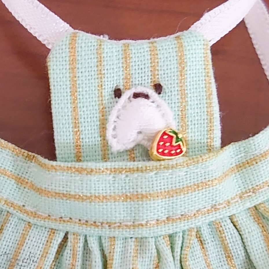 11cmサイズのいちごエプロンワンピとブラウスセット