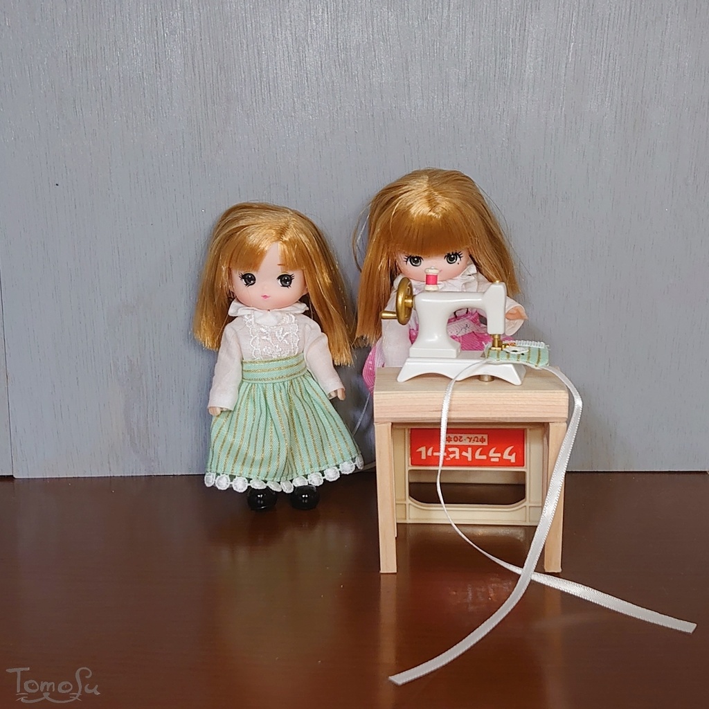 11cmサイズのいちごエプロンワンピとブラウスセット