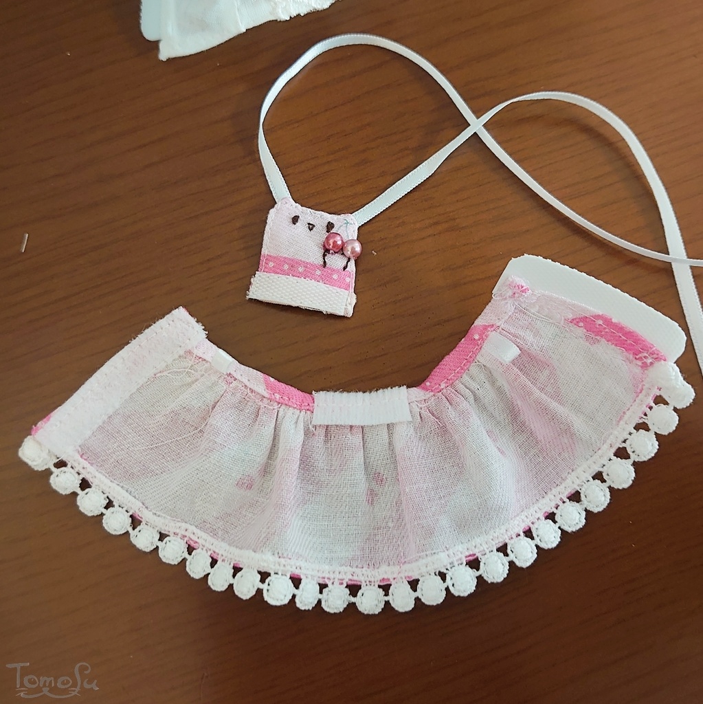 11cmサイズのさくらんぼエプロンワンピとブラウスセット