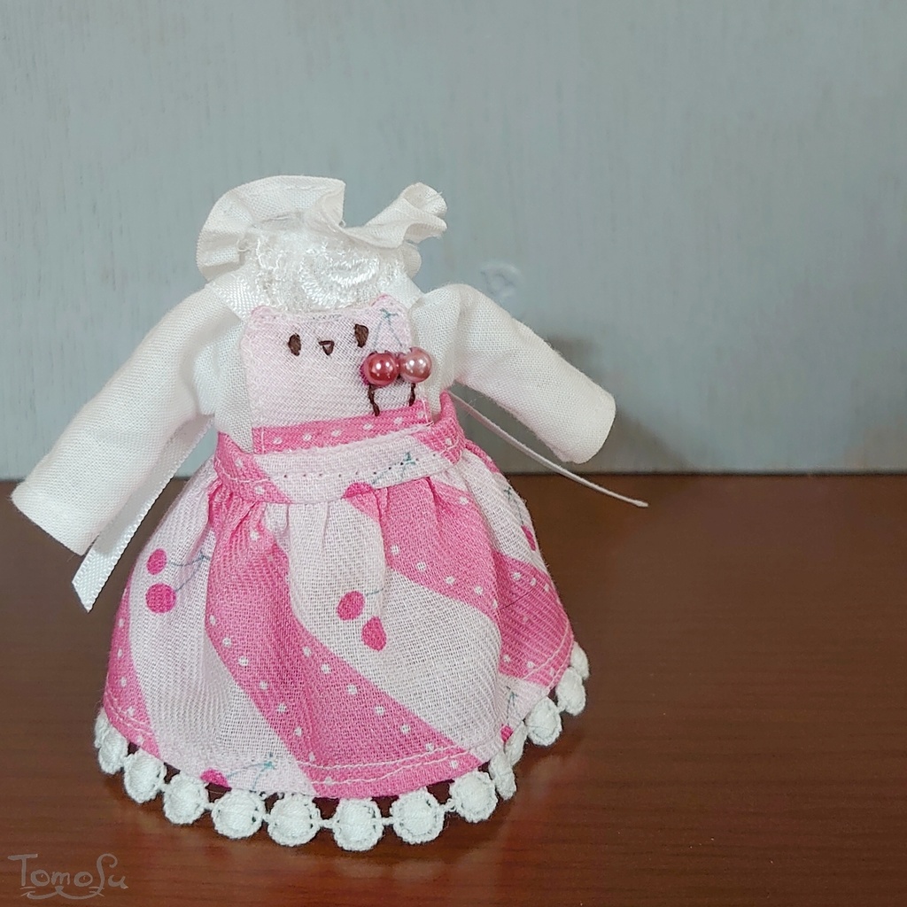 11cmサイズのさくらんぼエプロンワンピとブラウスセット