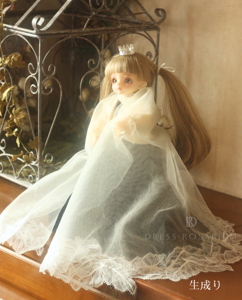 羽のようなレースのヴェール