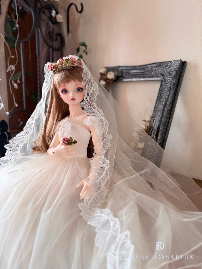 羽のようなレースのヴェール