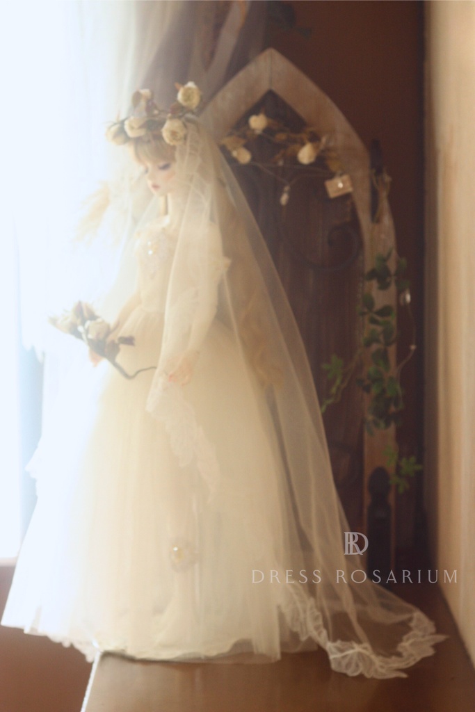 羽のようなレースのヴェール