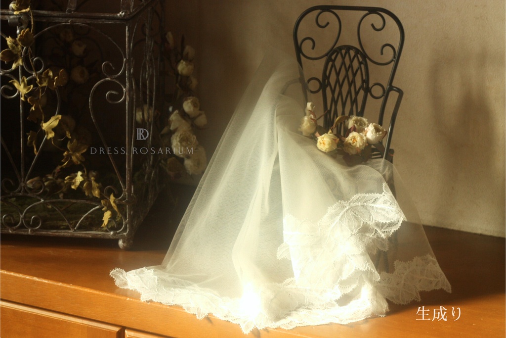 羽のようなレースのヴェール