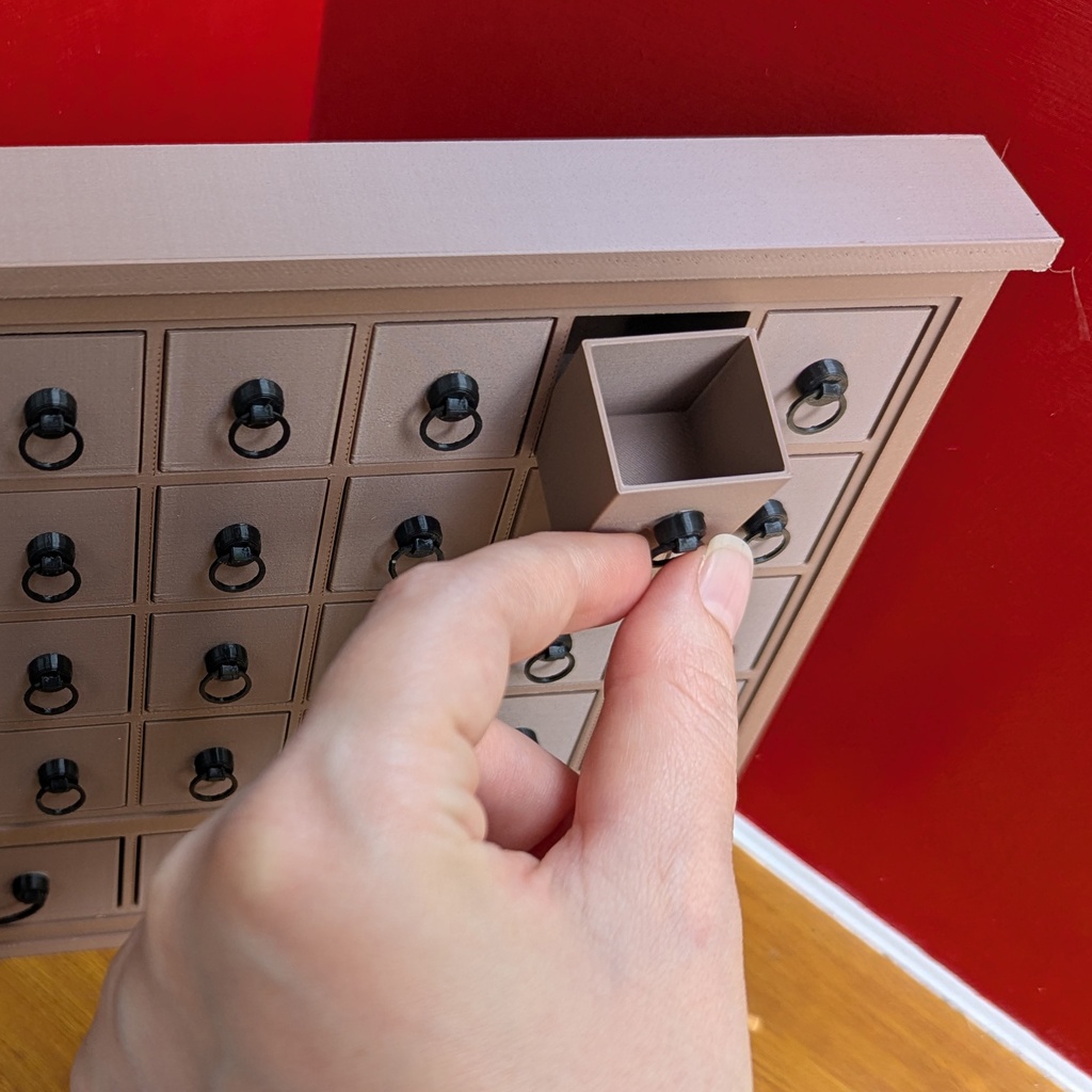 Miniature Apothecary Cabinet (ミニチュア薬箪笥)