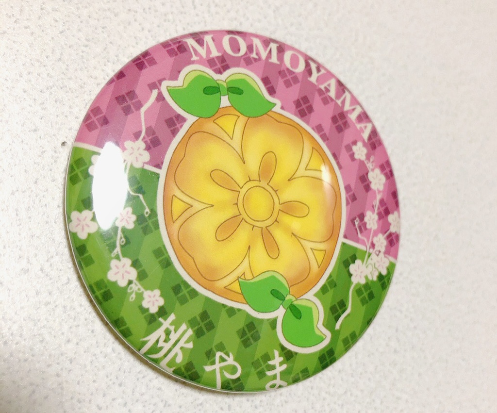 桃やま缶バッジ