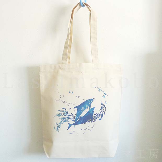 Mサイズ 「 Blue Dolphins 002 」< トートバッグ >