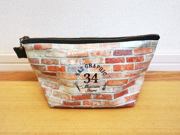 合皮製「レンガ柄ポーチ」