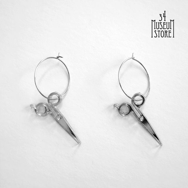 「ハサミ」フープピアス／シルバー