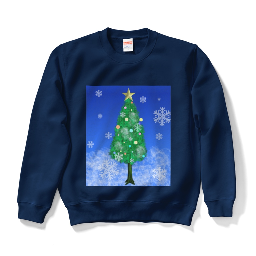 雪の夜空のイルミネーションツリー