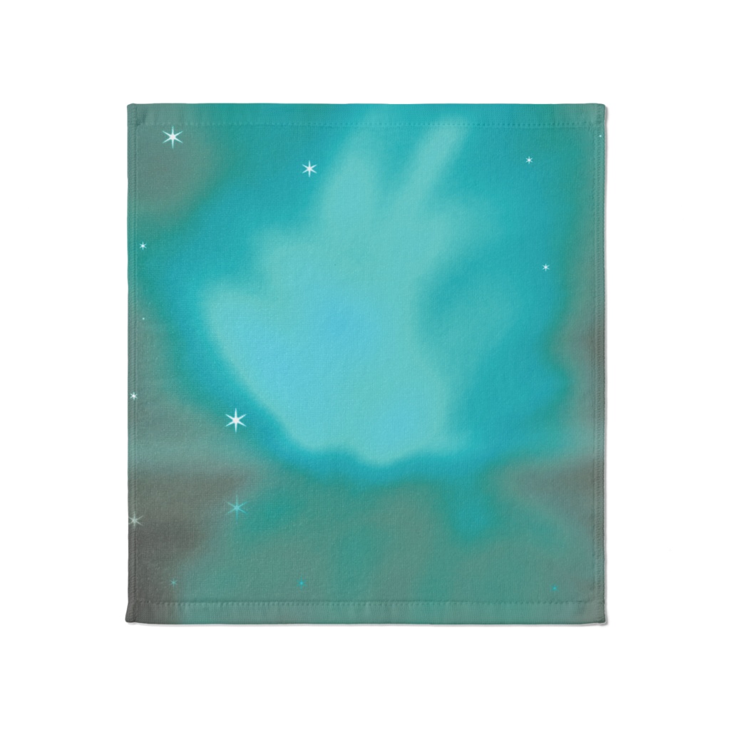 水面に反射するオーロラ