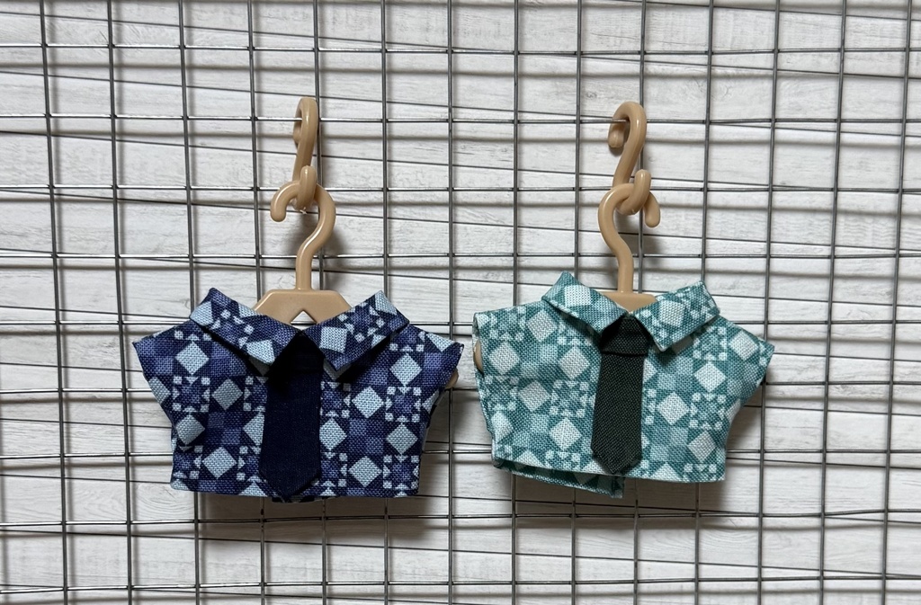 ネクタイ付きシャツ（青色/水色）【10cm ぬい服】