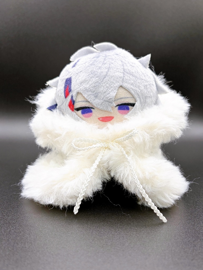 ぱぺ、いつぬいモデルのフードつきポンチョ