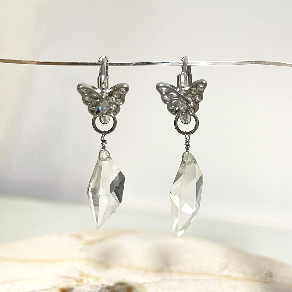 クリスタル（水晶）×バタフライモチーフ フープピアス -Cornucopia Jewelry-