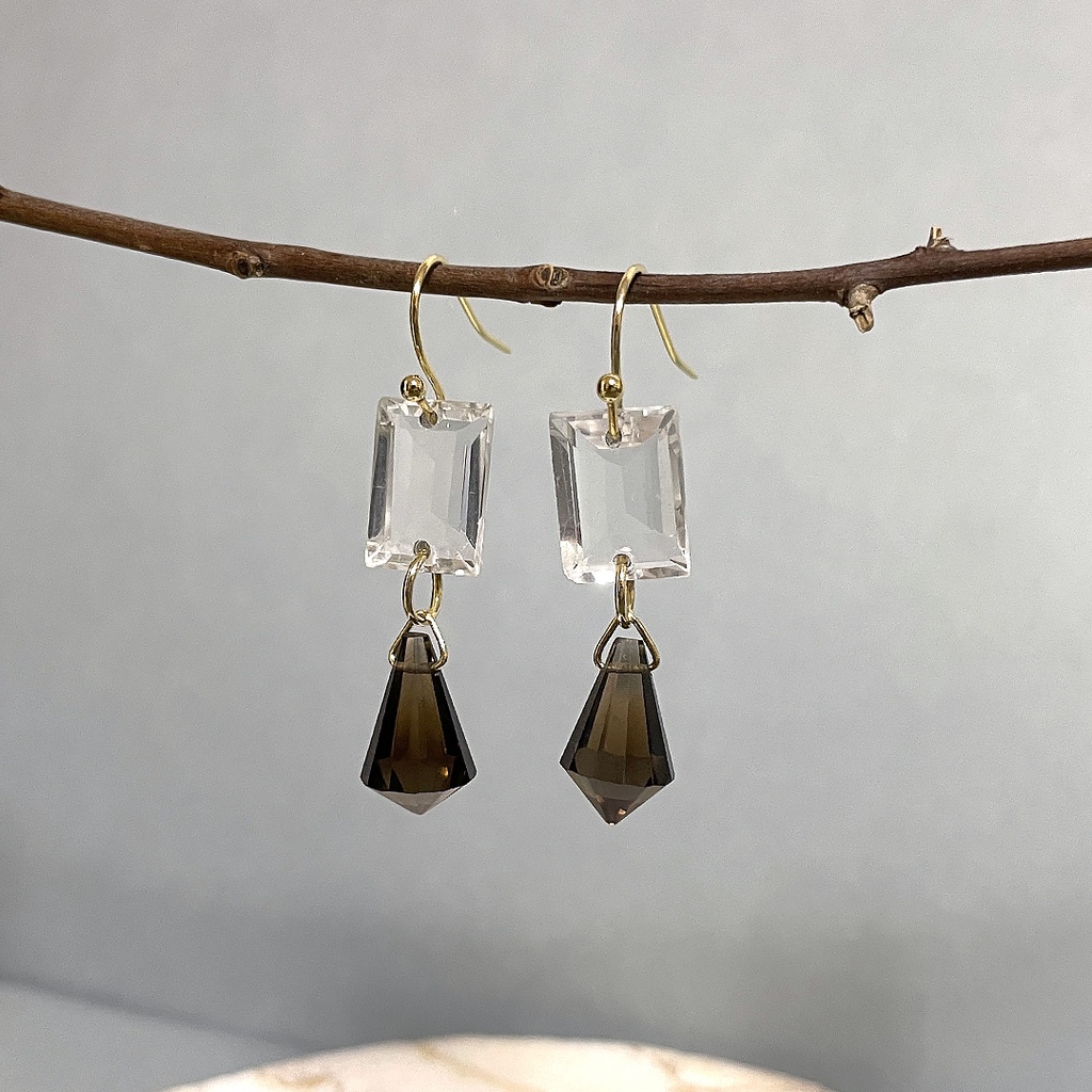 クリスタルとスモーキークオーツのシャンデリアピアス
