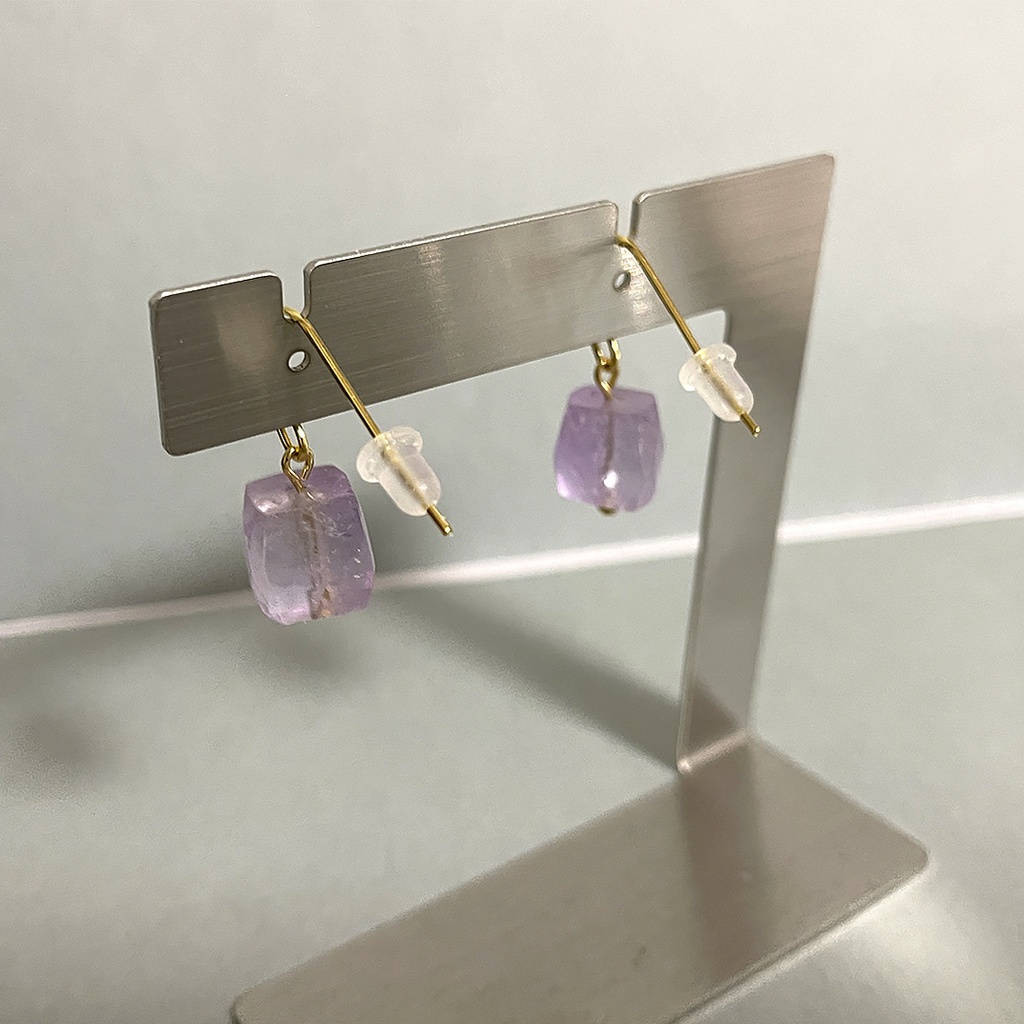 ラベンダーアメジストのピアス ステンレス