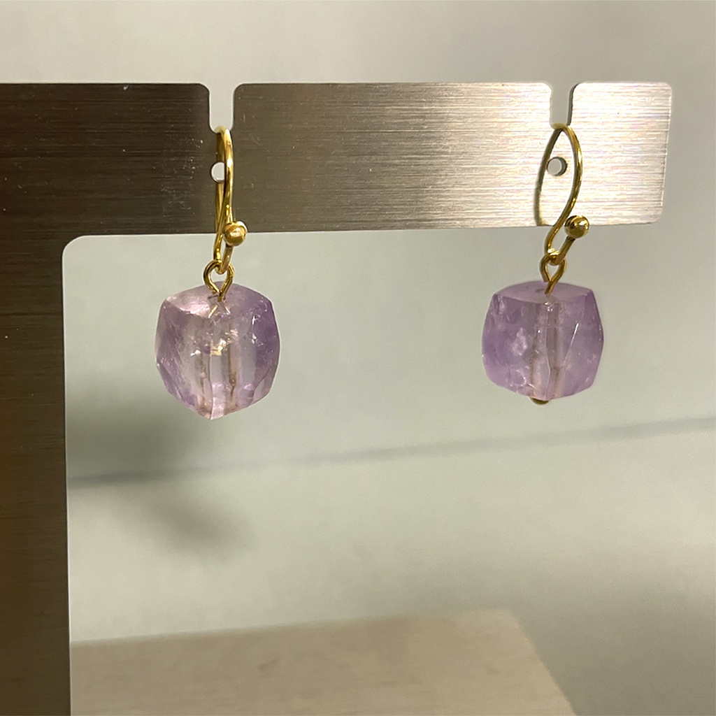 ラベンダーアメジストのピアス ステンレス
