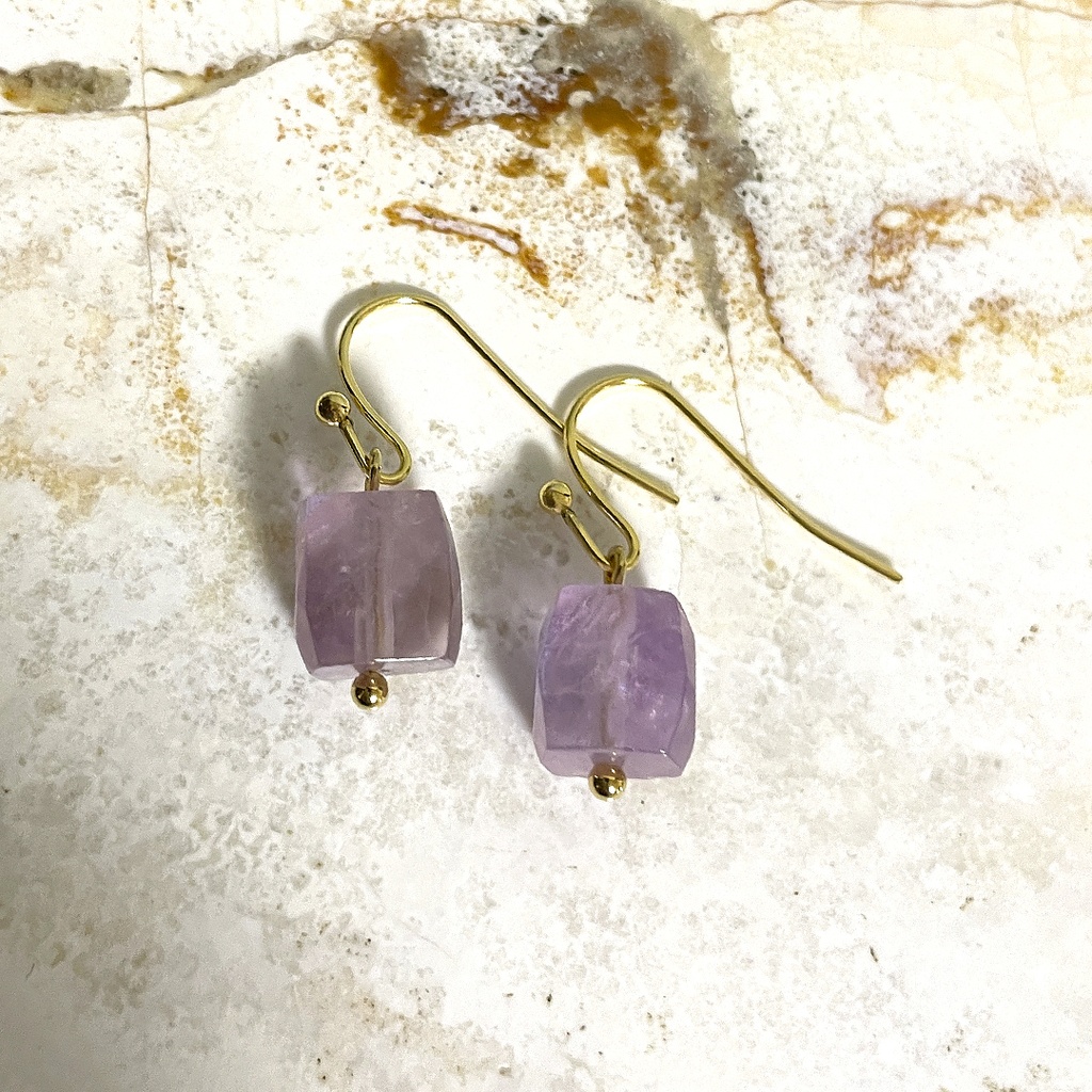 ラベンダーアメジストのピアス ステンレス