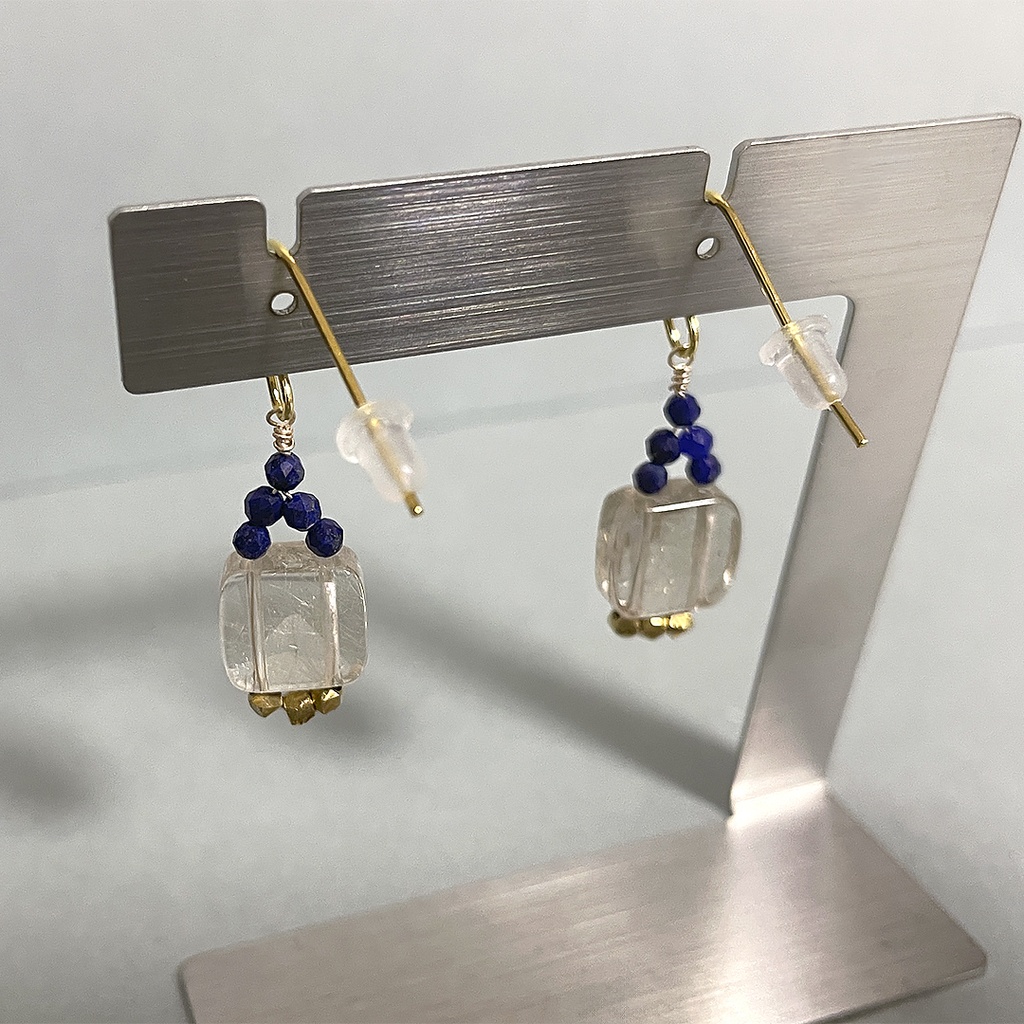 ルチルクオーツとラピスラズリのピアス
