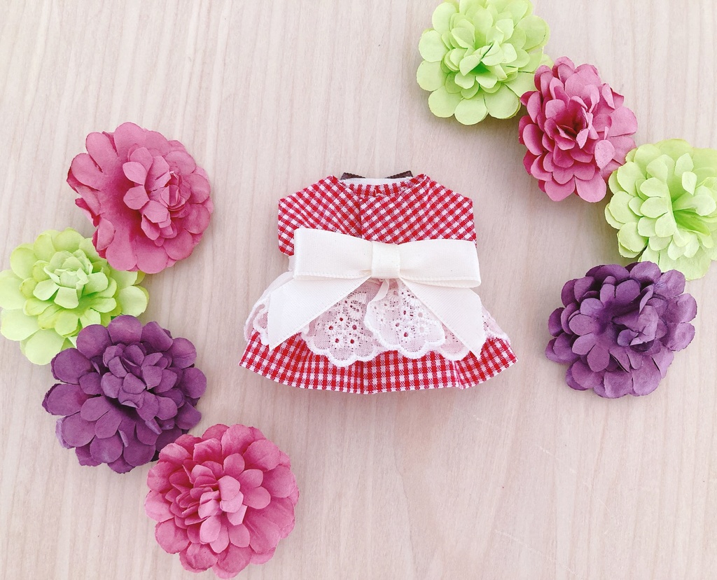 エプロン付きワンピース