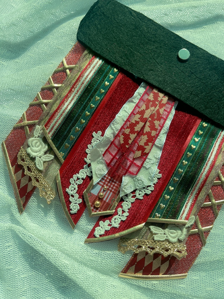 【お祈り*.°★* 新年✿】MMimiハンドメイドロゼット 超華麗赤系