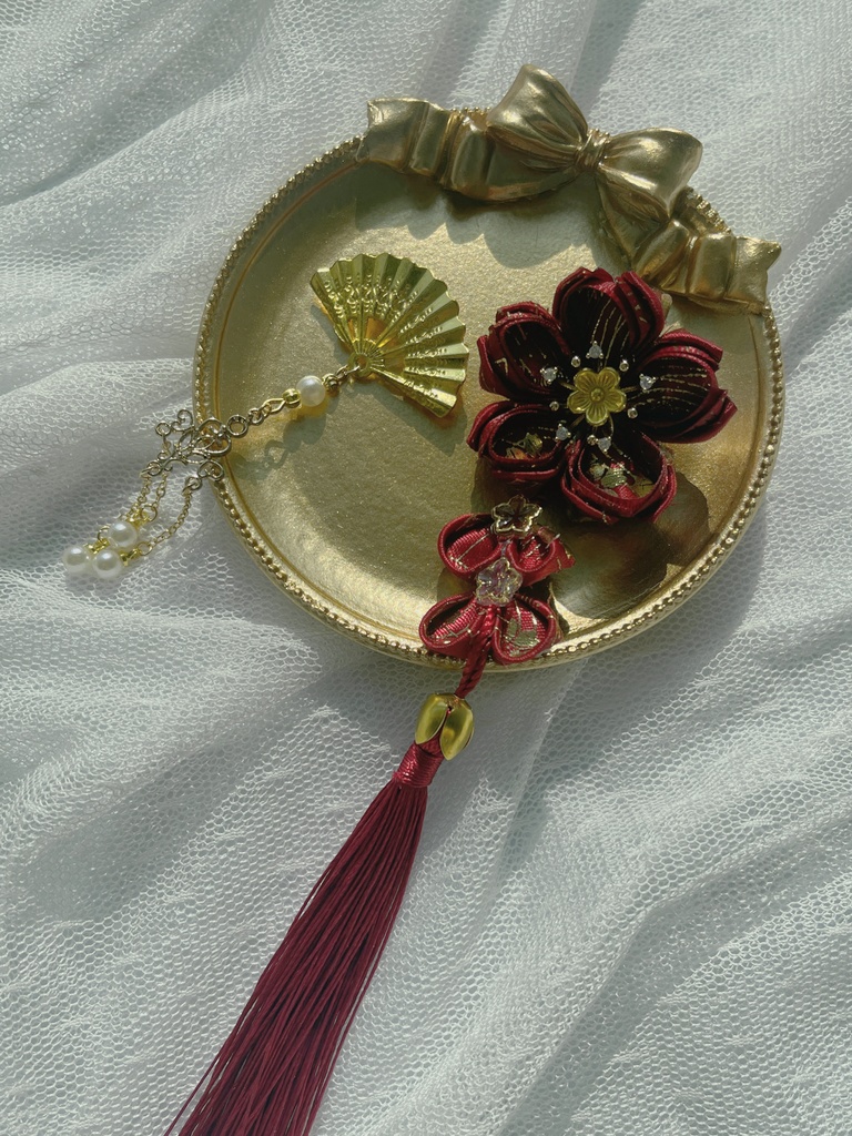 【お祈り*.°★* 新年✿】MMimiハンドメイドロゼット 超華麗赤系