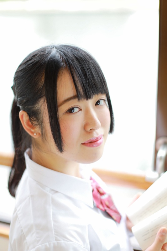 鈴木萌美写真集 もえみいのアカルイ恋愛のススメ