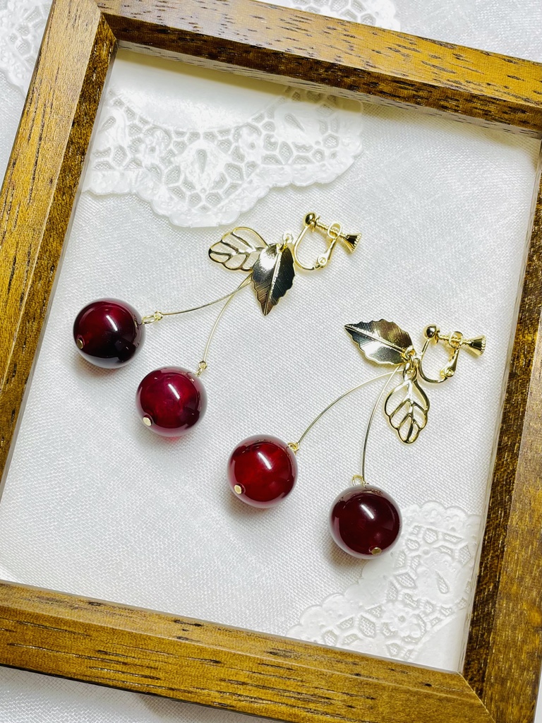 ⭐︎大粒ブラックチェリーのイヤリング