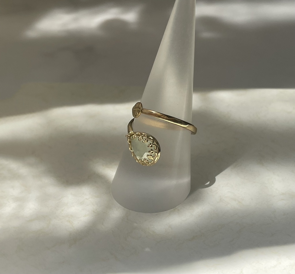 洋梨のリング 天然石プレナイト