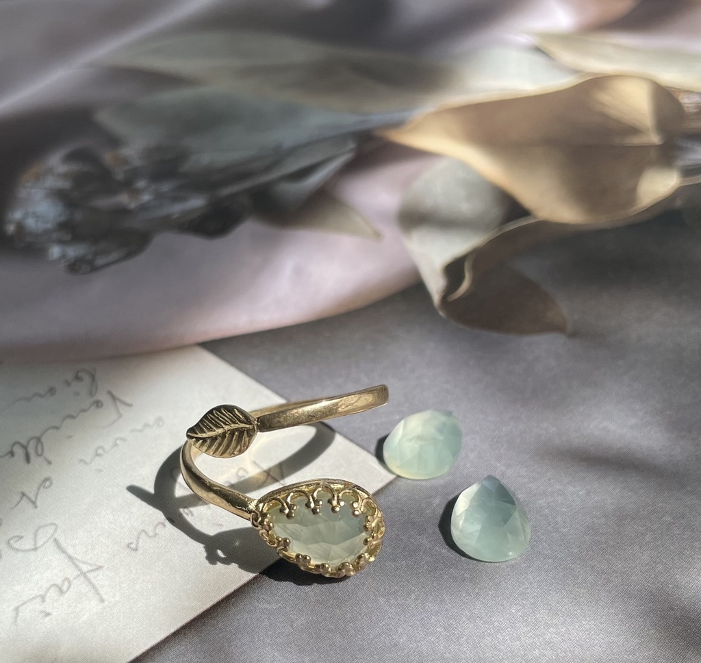 洋梨のリング 天然石プレナイト