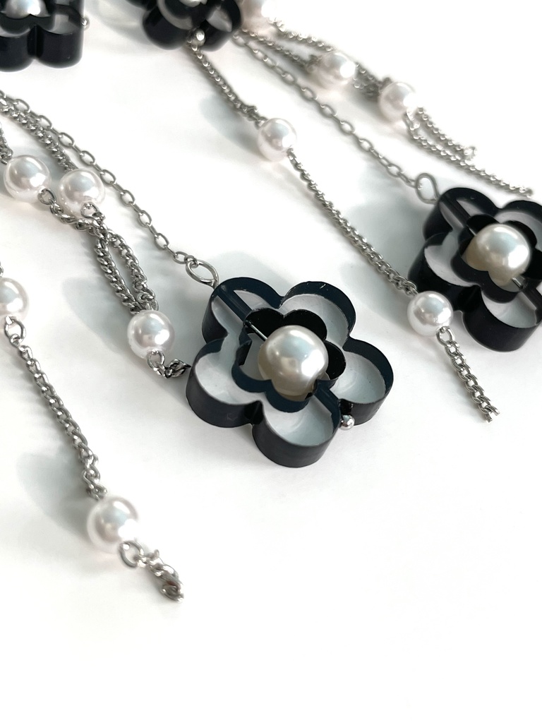ブラックフラワー×パールチェーン イヤリング/ピアス