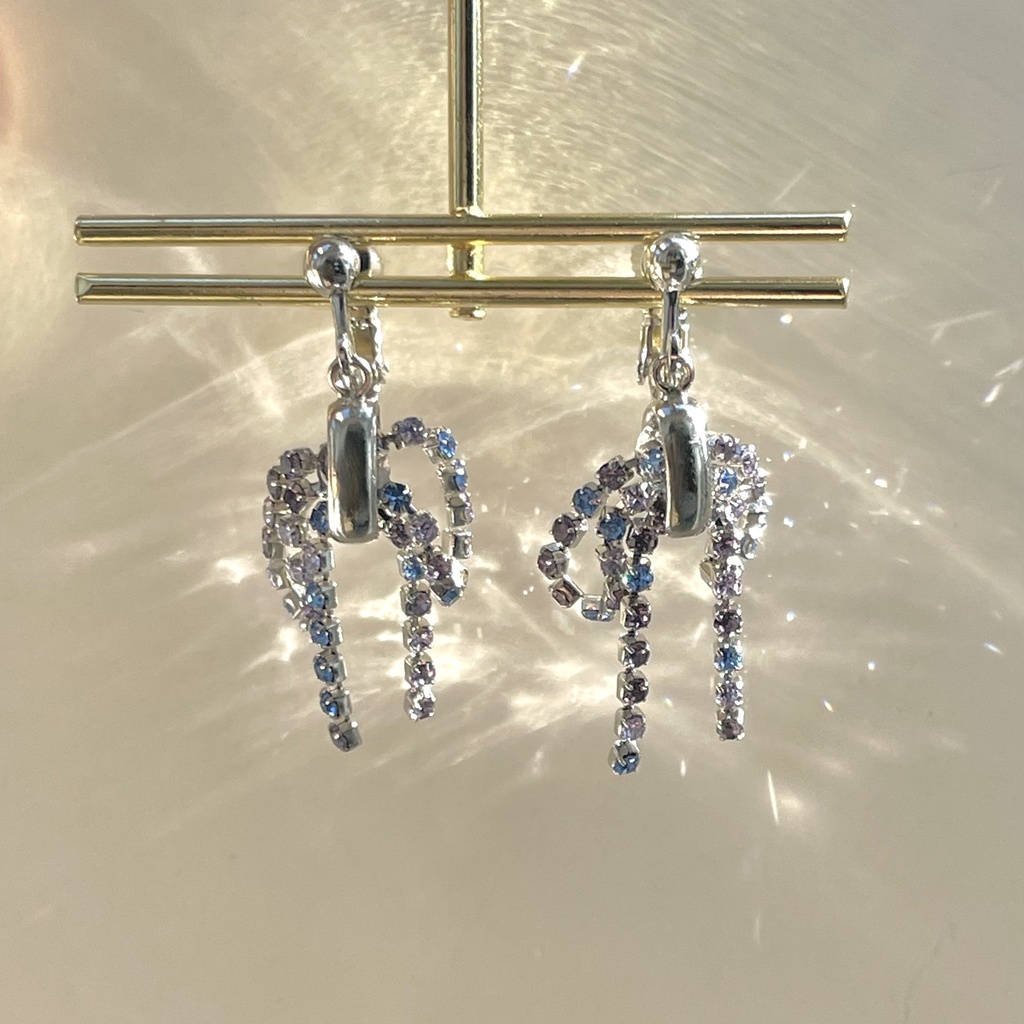 ブルーのラインストーンのリボン イヤリング/ピアス