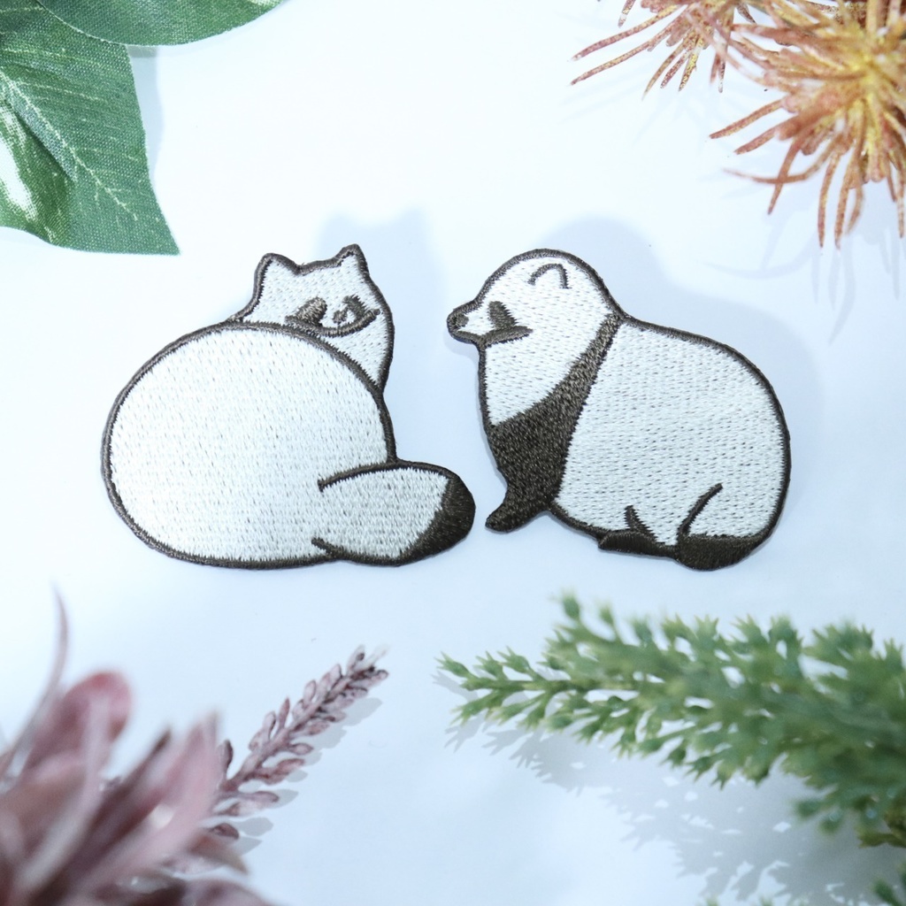 【3/8迄発送分】おすわり刺繡ブローチ