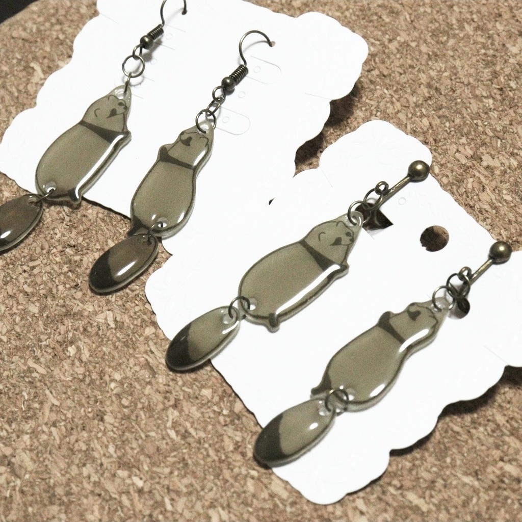 【3/8迄発送分】ぶらさがりたぬきピアス・イヤリング