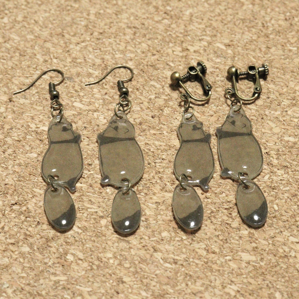 【3/8迄発送分】ぶらさがりたぬきピアス・イヤリング